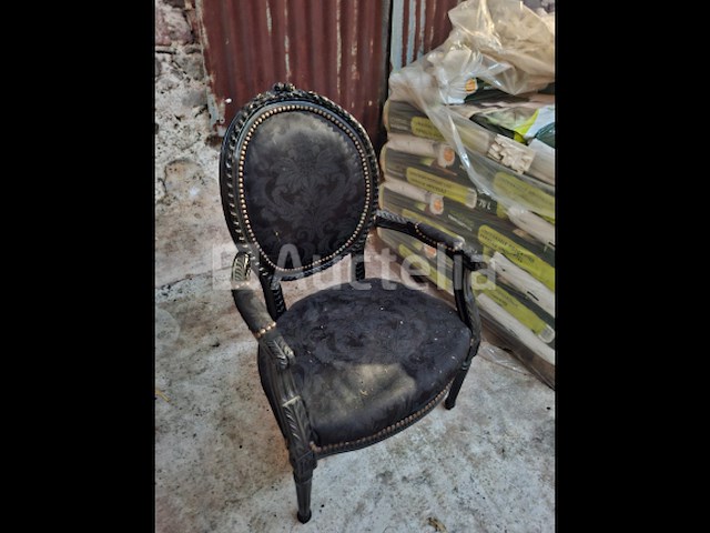 Oude fauteuil - afbeelding 1 van  1