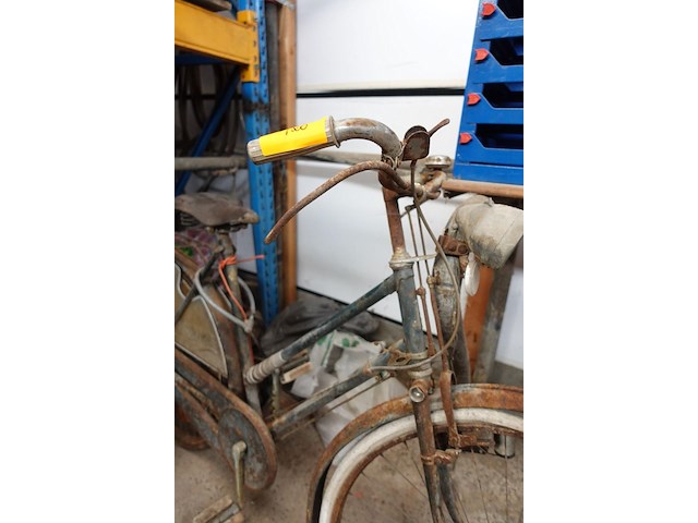 Oude fiets 'rally' - afbeelding 3 van  5