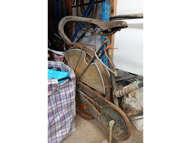 Oude fiets 'rally' - afbeelding 4 van  5