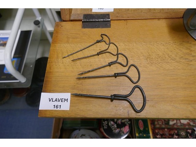 Oude fijne handboortjes - afbeelding 1 van  1