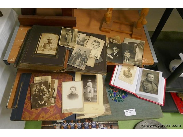 Oude foto's met 3 albums - afbeelding 1 van  1