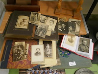 Oude foto's met 3 albums - afbeelding 1 van  1