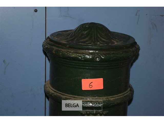 Oude gietijzeren pomp h=107cm opnieuw gepoederlakt - afbeelding 2 van  3