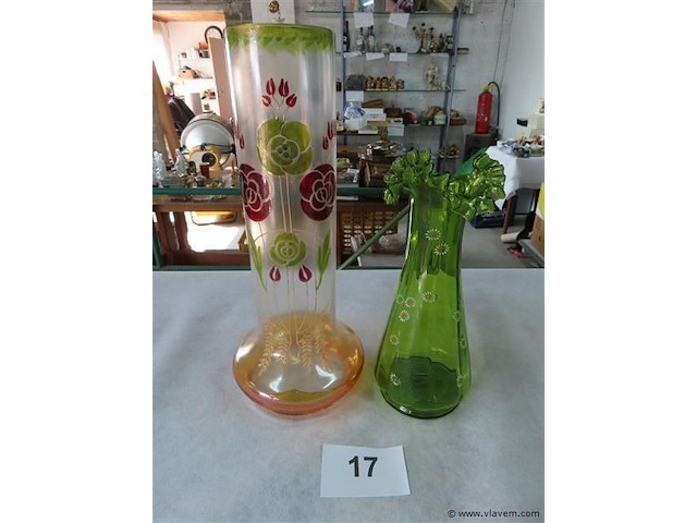 Oude glazen vaasjes h23 en h33cm - afbeelding 1 van  3