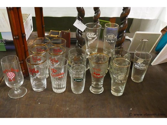 Oude glazen - afbeelding 1 van  1