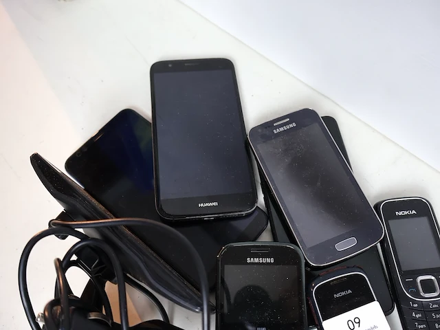 Oude gsm (x7) - afbeelding 2 van  4