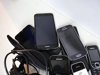 Oude gsm (x7) - afbeelding 2 van  4