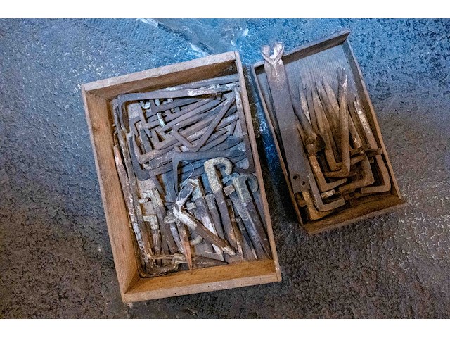 Oude handgesmede nagels frankrijk - afbeelding 1 van  3