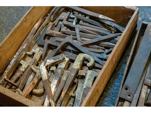 Oude handgesmede nagels frankrijk - afbeelding 2 van  3