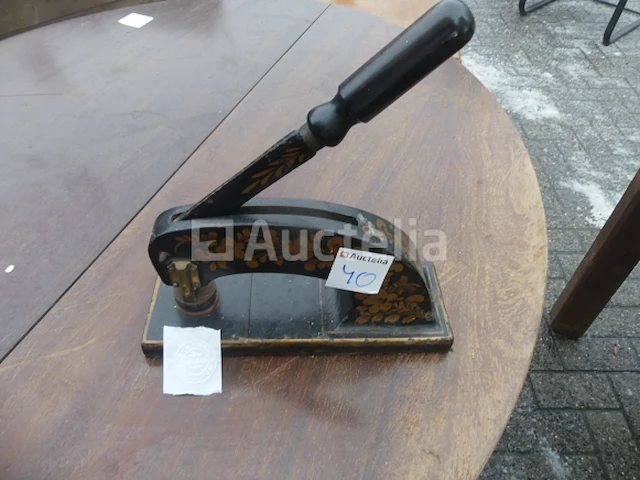 Oude handpunch (010871-040) - afbeelding 2 van  3