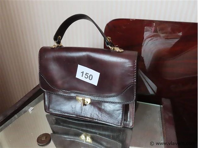 Oude handtas - afbeelding 1 van  3