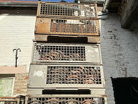 Oude handvorm pannen rood & zwart. dakmateriaal (500x) - afbeelding 4 van  9