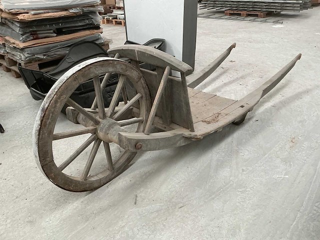 Oude hooiwagen - afbeelding 2 van  3
