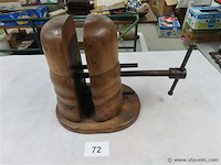 Oude houten hoedenmal - afbeelding 1 van  3