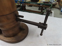 Oude houten hoedenmal - afbeelding 3 van  3