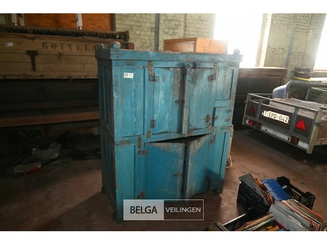 Oude houten kast - afbeelding 1 van  5