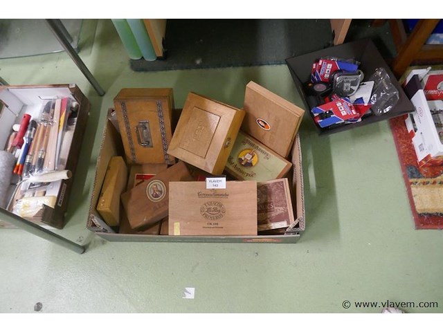 Oude houten kistjes - afbeelding 1 van  1