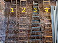 Oude houten ladder nr 1 - afbeelding 1 van  3