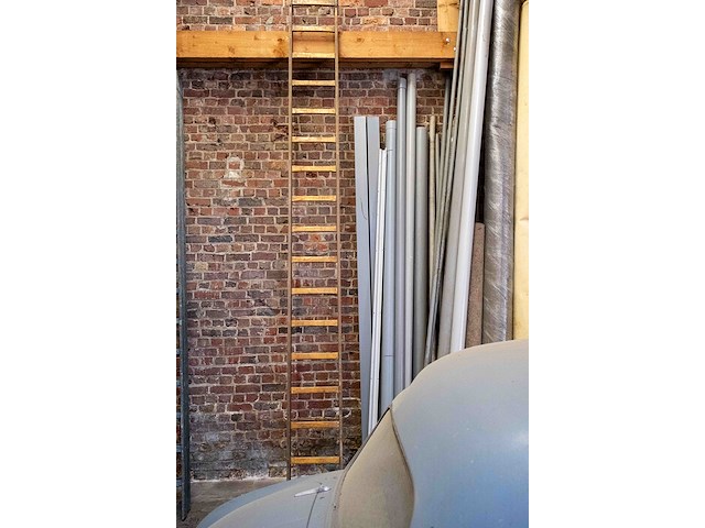 Oude houten ladder nr 4 - afbeelding 2 van  2