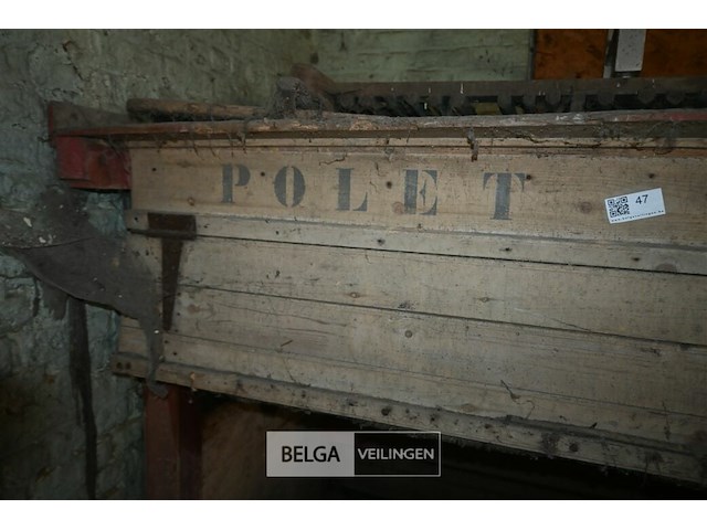 Oude houten landbouwmachine - afbeelding 3 van  6