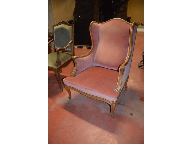 Oude houten tafel afm; 100x70x70, antieke wandtafel afm. 100x30x70, 2 clubzetels roze stoffen zit en rug, groen stoffen zetel met armleuning - afbeelding 2 van  17