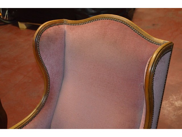 Oude houten tafel afm; 100x70x70, antieke wandtafel afm. 100x30x70, 2 clubzetels roze stoffen zit en rug, groen stoffen zetel met armleuning - afbeelding 4 van  17