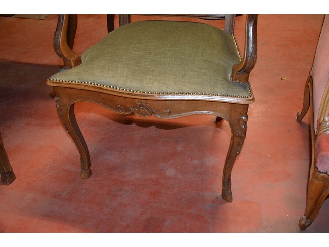 Oude houten tafel afm; 100x70x70, antieke wandtafel afm. 100x30x70, 2 clubzetels roze stoffen zit en rug, groen stoffen zetel met armleuning - afbeelding 8 van  17