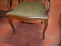 Oude houten tafel afm; 100x70x70, antieke wandtafel afm. 100x30x70, 2 clubzetels roze stoffen zit en rug, groen stoffen zetel met armleuning - afbeelding 8 van  17