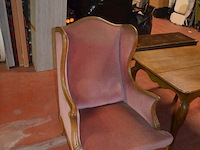 Oude houten tafel afm; 100x70x70, antieke wandtafel afm. 100x30x70, 2 clubzetels roze stoffen zit en rug, groen stoffen zetel met armleuning - afbeelding 13 van  17