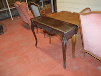 Oude houten tafel afm; 100x70x70, antieke wandtafel afm. 100x30x70, 2 clubzetels roze stoffen zit en rug, groen stoffen zetel met armleuning - afbeelding 15 van  17