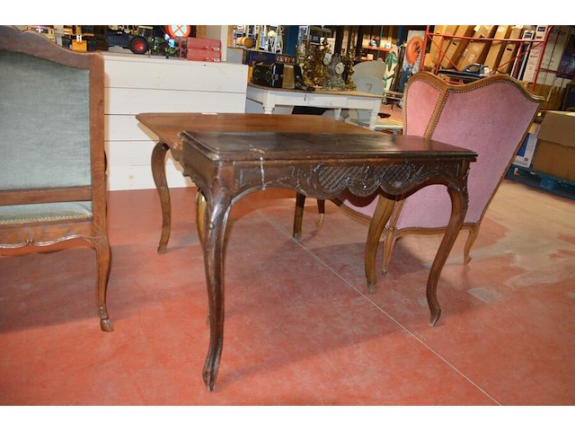 Oude houten tafel afm; 100x70x70, antieke wandtafel afm. 100x30x70, 2 clubzetels roze stoffen zit en rug, groen stoffen zetel met armleuning - afbeelding 16 van  17