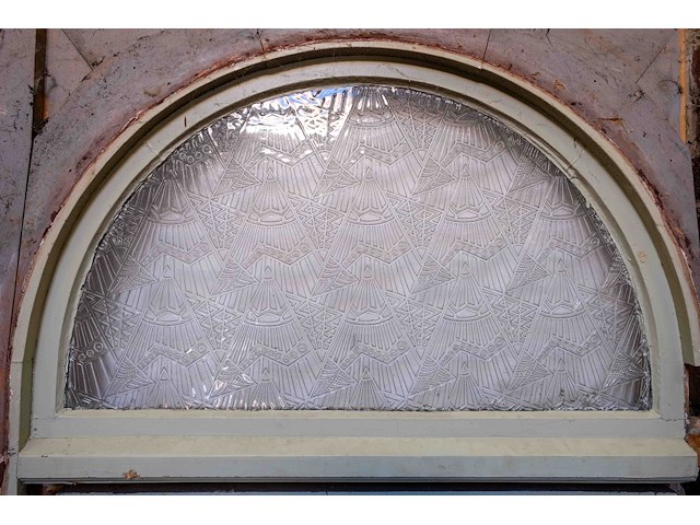 Oude houten voordeur met bovenstuk glas - afbeelding 2 van  2