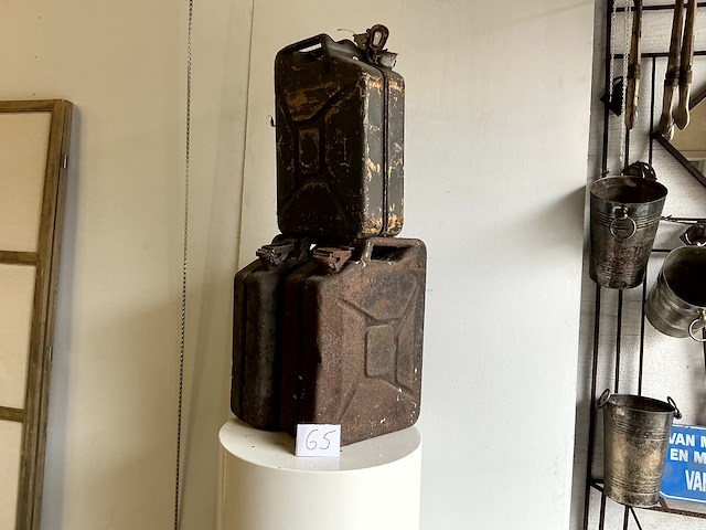 Oude jerrykannen (bruin) - afbeelding 1 van  1