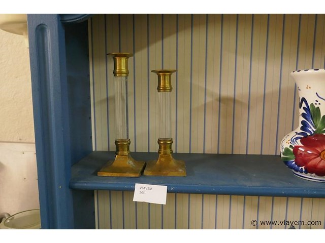 Oude kandelaars in koper en glas - afbeelding 1 van  1