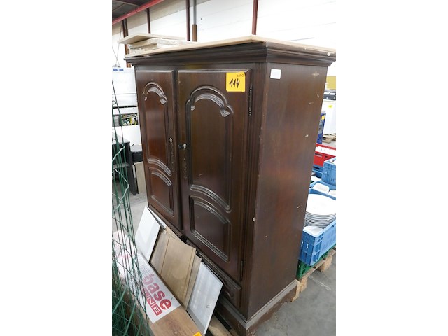 Oude kast en dergelijken - afbeelding 1 van  4