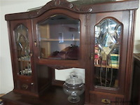 Oude kast zonder inhoud - afbeelding 2 van  3