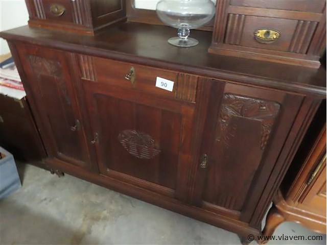 Oude kast zonder inhoud - afbeelding 3 van  3