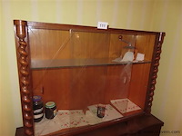 Oude kast zonder inhoud - afbeelding 2 van  3