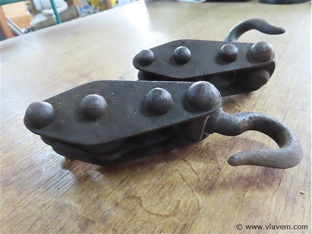 Oude katrollen - afbeelding 2 van  3