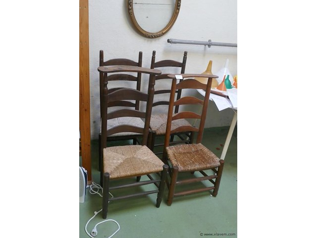 Oude kerkstoeltjes - afbeelding 1 van  1