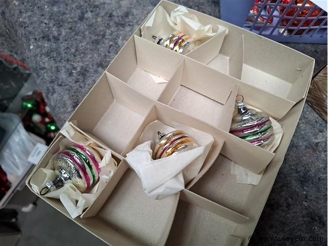 Oude kerstballen - afbeelding 2 van  3