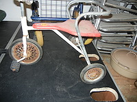 Oude kinderfiets - afbeelding 2 van  2