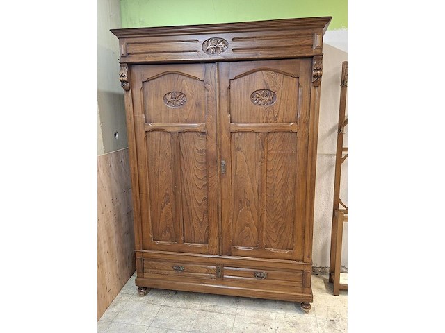 Oude kleerkast - afbeelding 1 van  3