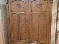 Oude kleerkast - afbeelding 1 van  3