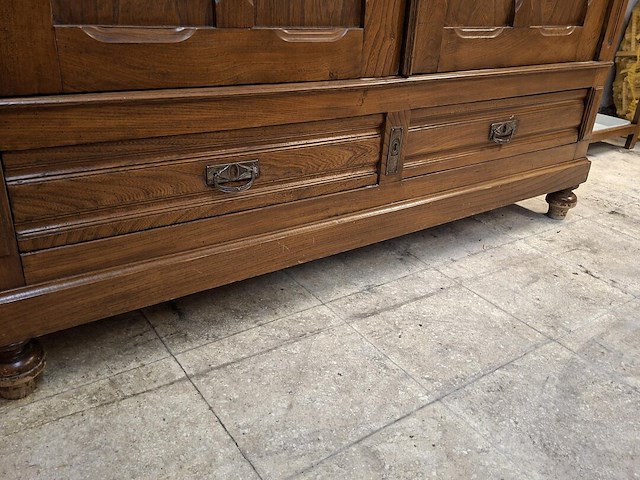 Oude kleerkast - afbeelding 2 van  3