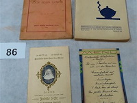 Oude kookboeken en 2 menu's - afbeelding 1 van  5