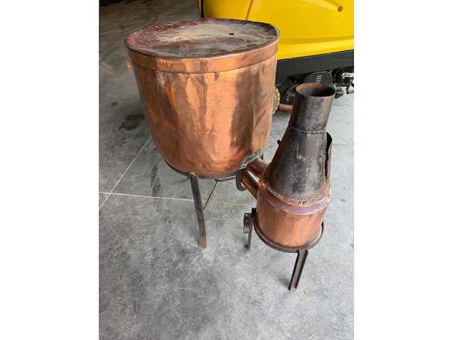 Oude koperen distilleerketel - afbeelding 2 van  3