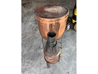 Oude koperen distilleerketel - afbeelding 1 van  3