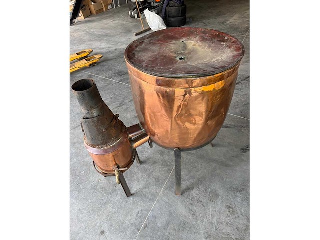 Oude koperen distilleerketel - afbeelding 3 van  3