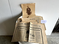 Oude kranten +foto - afbeelding 1 van  1